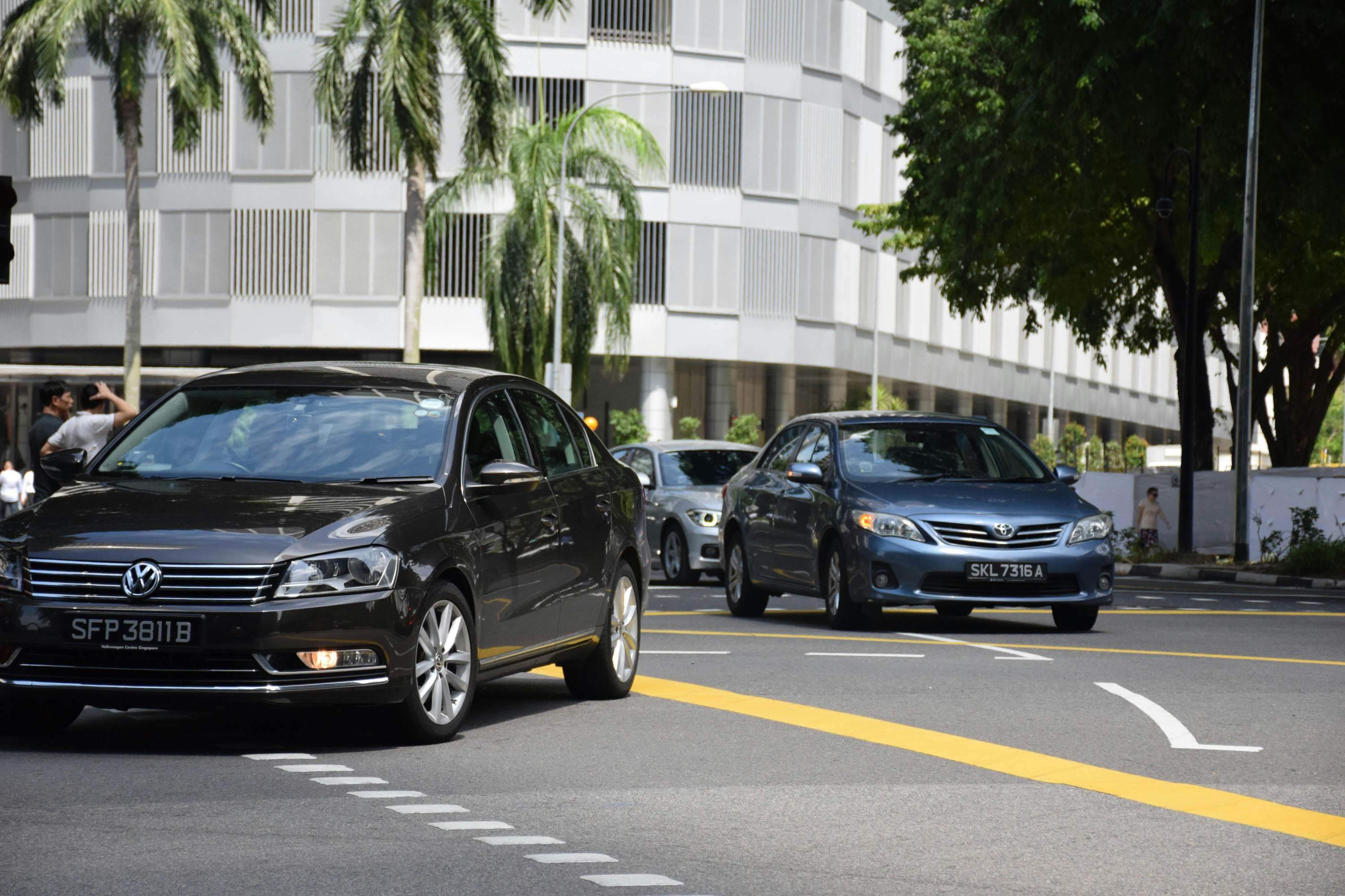 隧道实线变道怎么处罚？在隧道内实线变道的法律后果和处罚标准是什么？